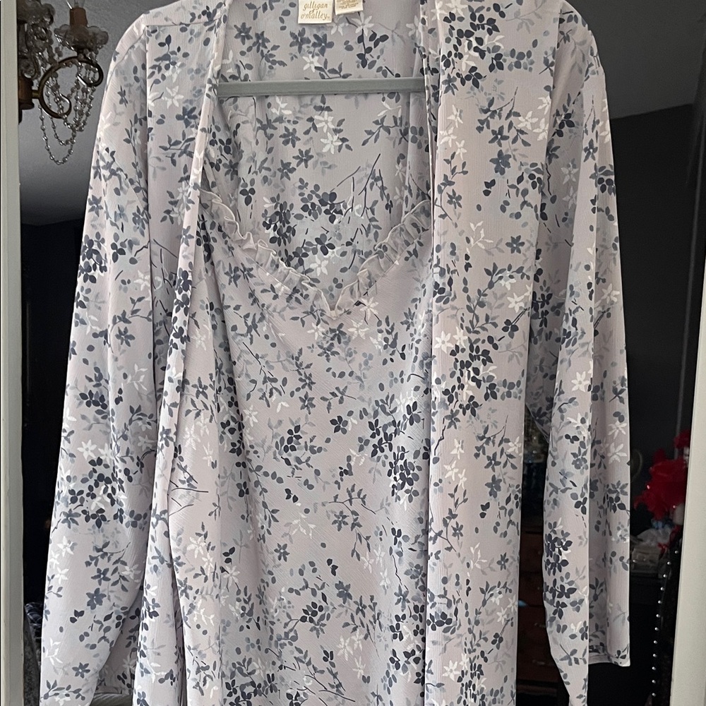 Gilligan & O'Malley Sheer Floral Robe and nightgown New without tags